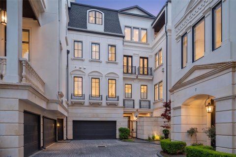 2415 San Felipe Street #6